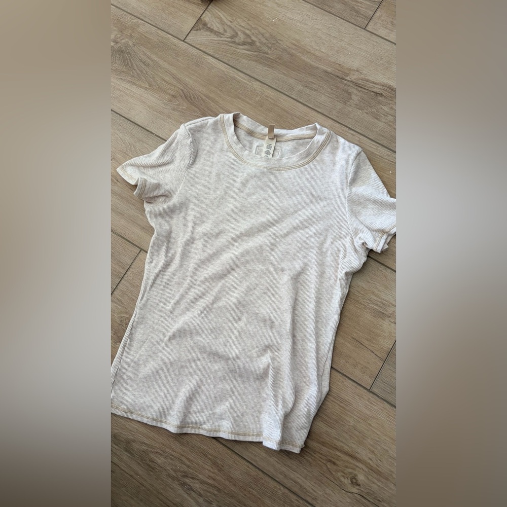 Skims Short Sleeved Tee - Picture 2 of 4